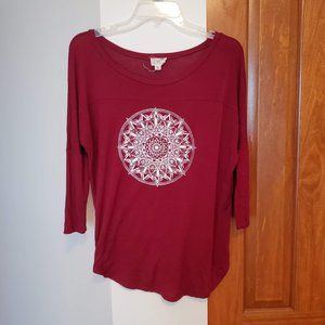 LA Hearts. Size extra small. oversized maroon 3/4 sleeve shirt. white design